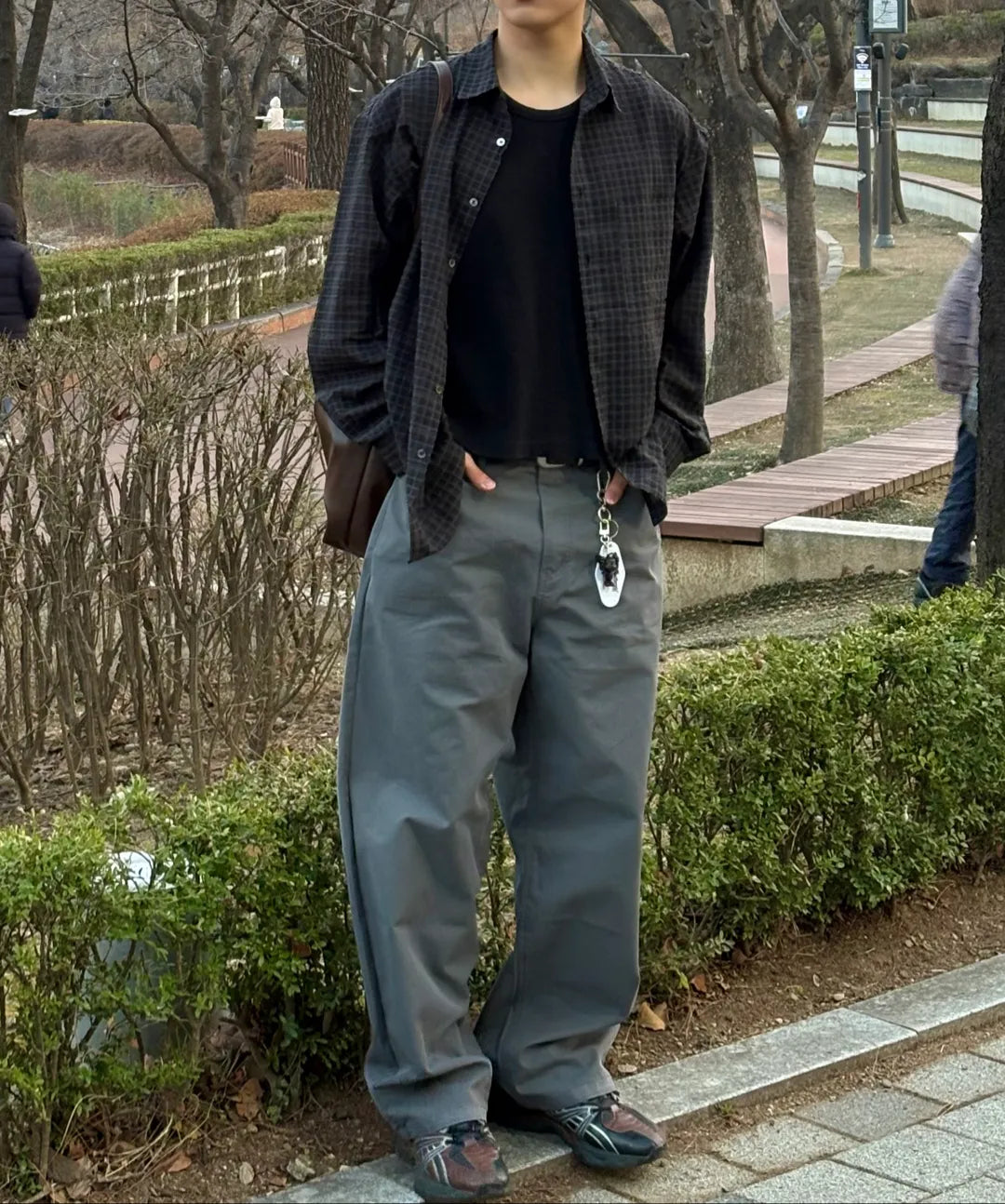 Curved Cotton Chino Pants [Charcoal]