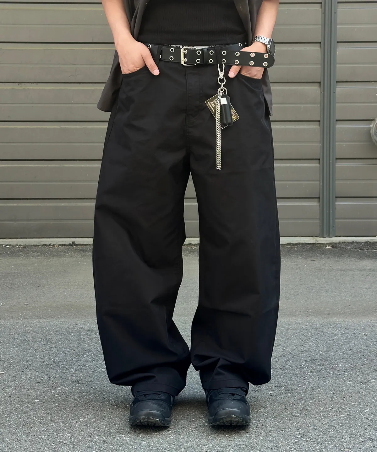 Curved Cotton Chino Pants [Black]