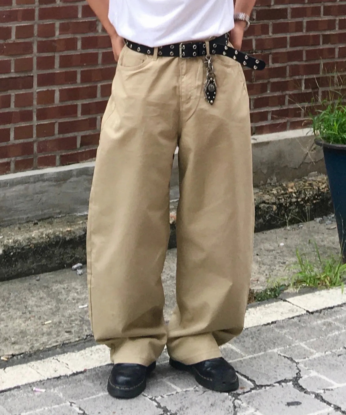 Curved Cotton Chino Pants [Beige]