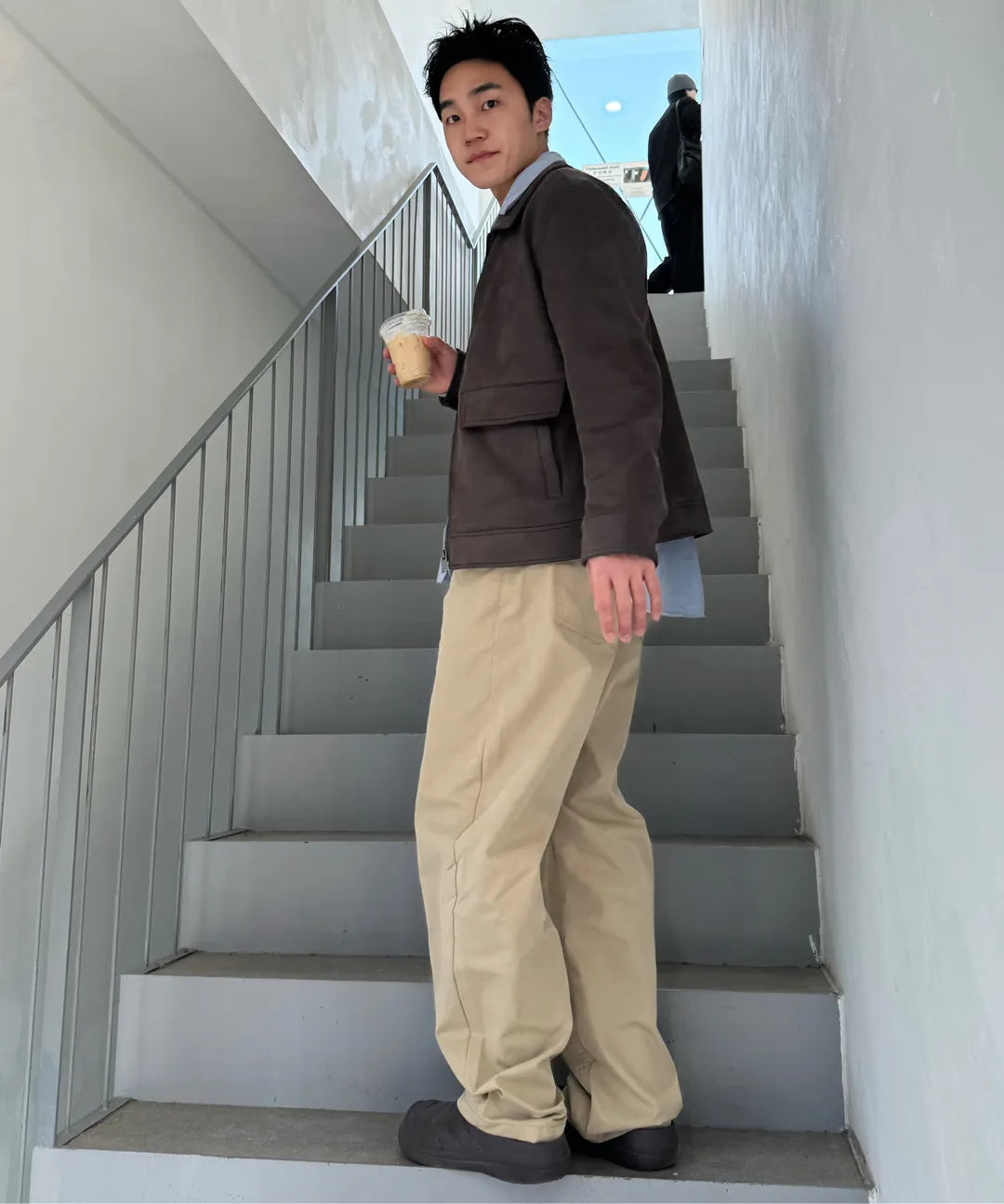 Curved Cotton Chino Pants [Beige]