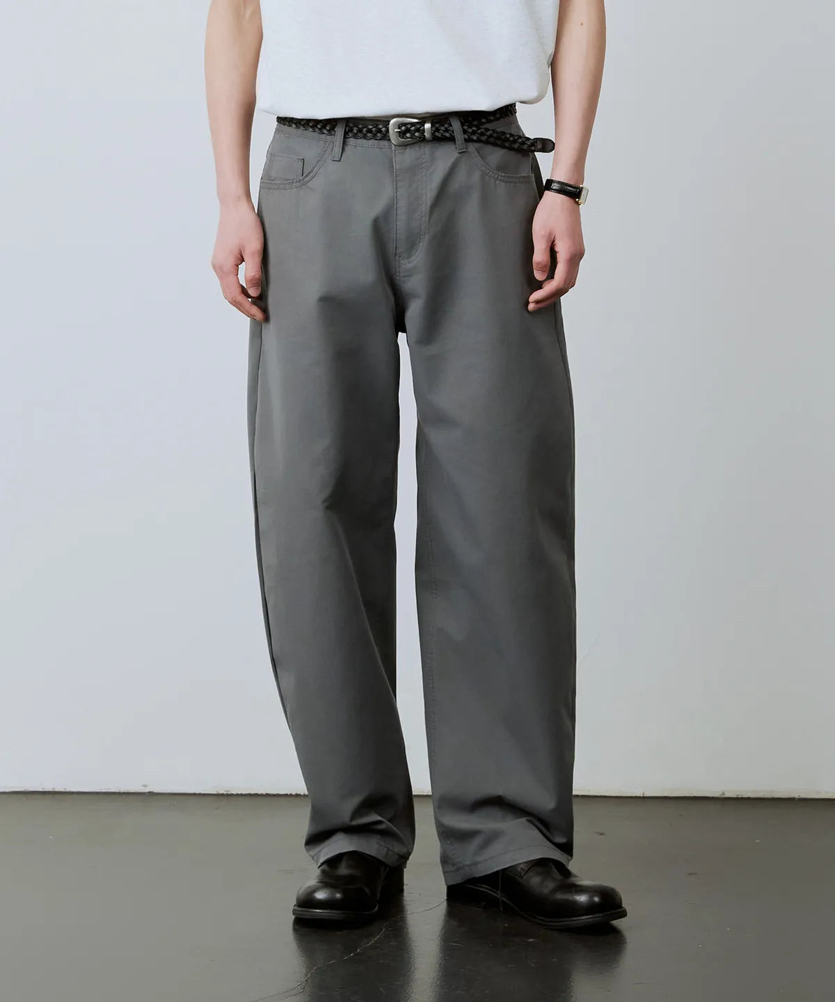 Curved Cotton Chino Pants [Charcoal]