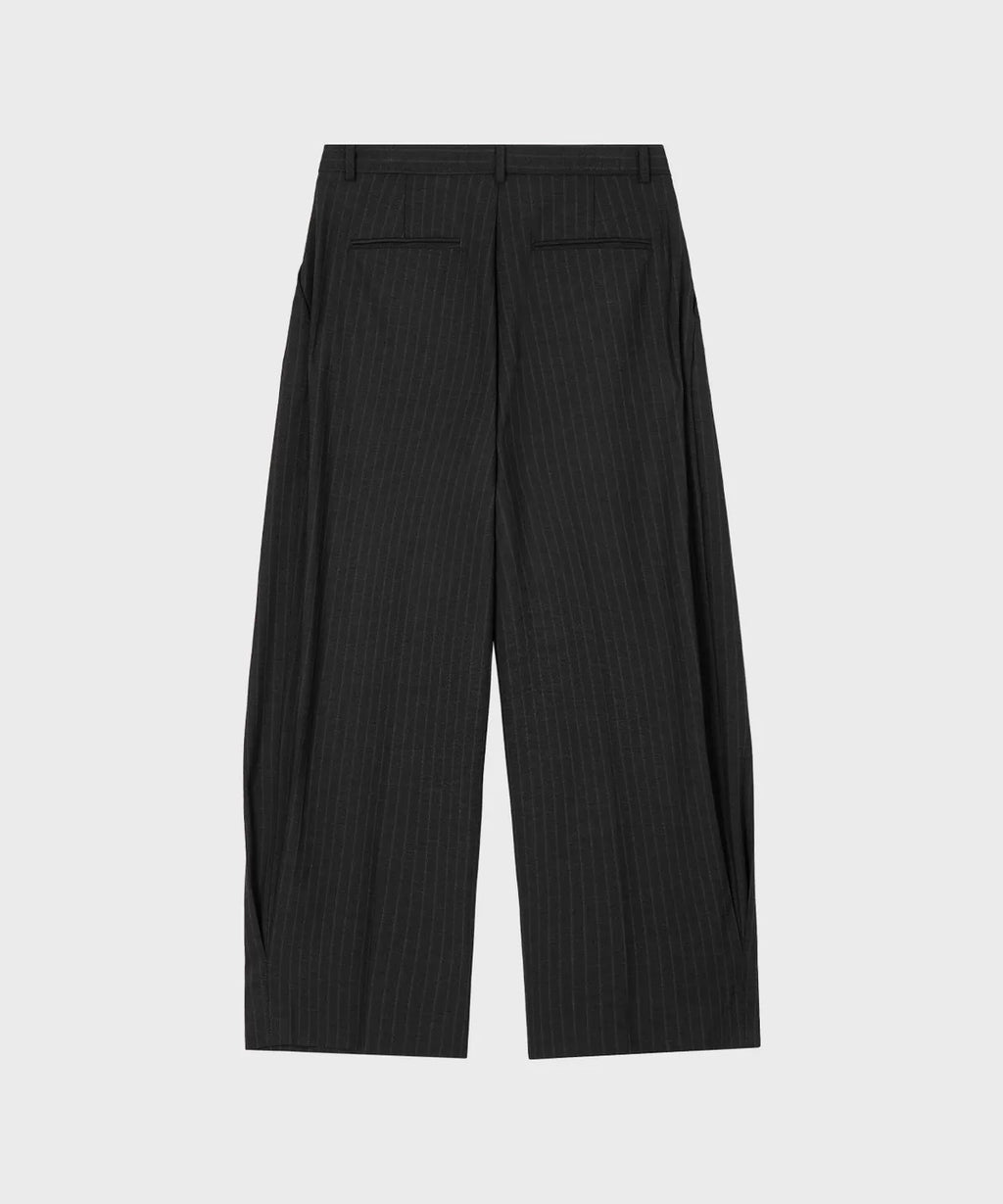 Striped Curved Pintuck Slacks [Charcoal]