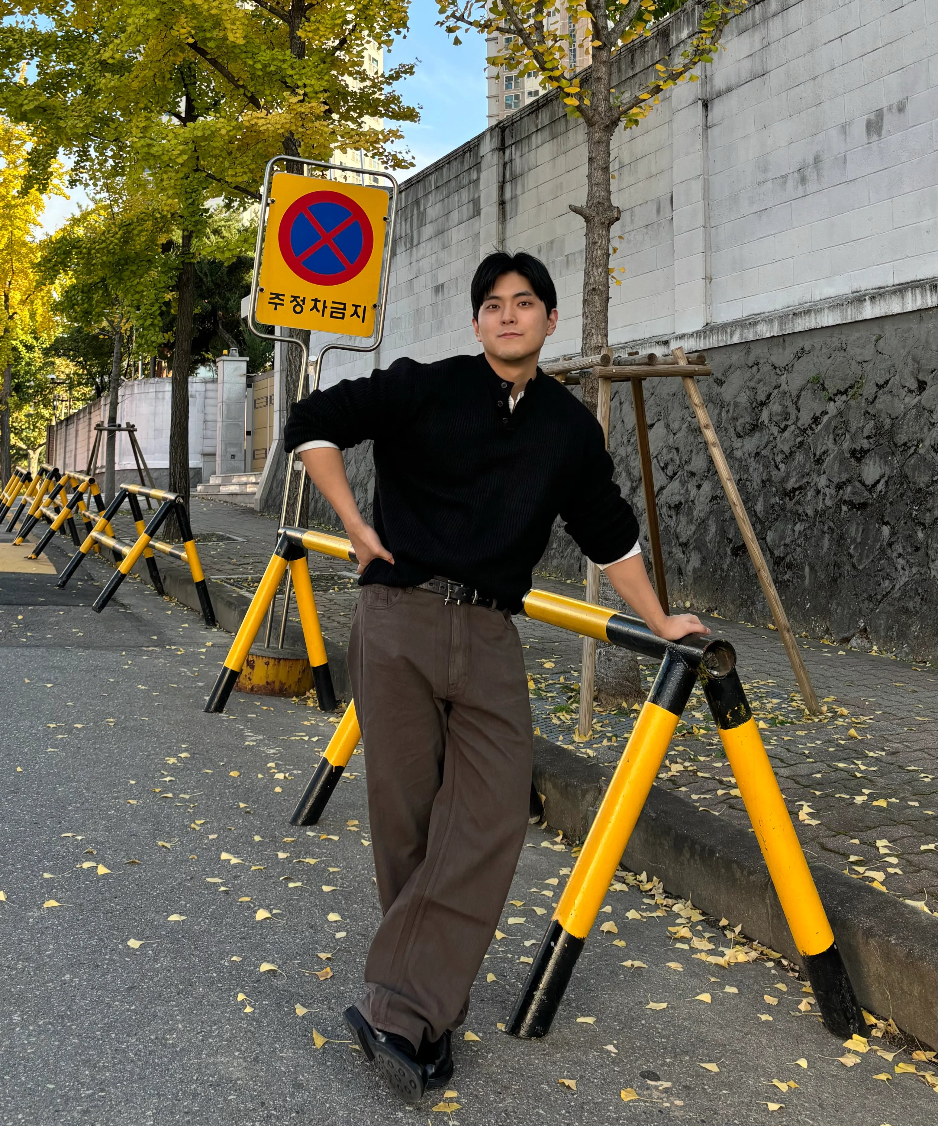 Ribbed Over-Fit Henley-Neck Knit [Black]