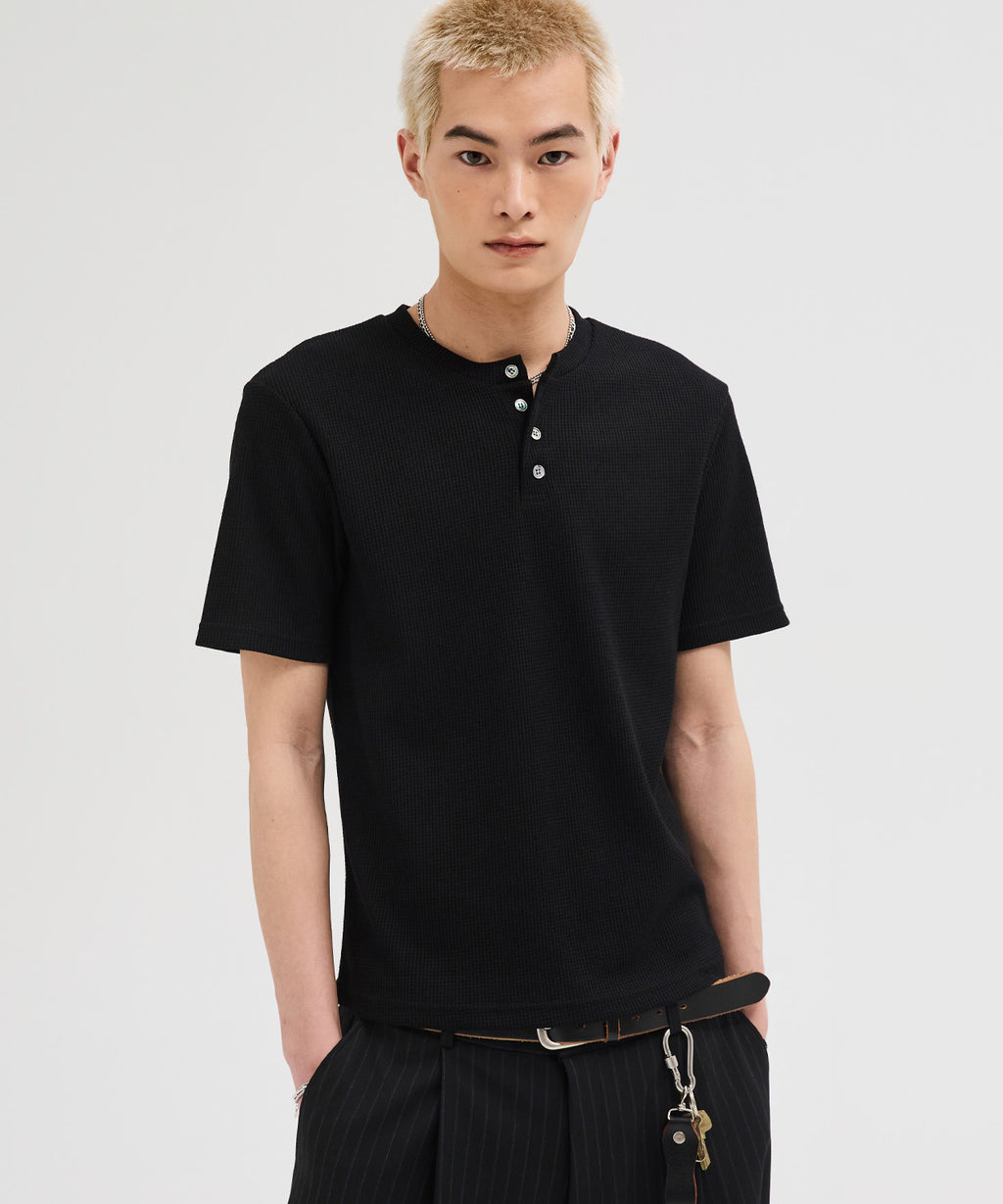 Waffle Henley Neck Semi-Crop T-Shirt [Black]