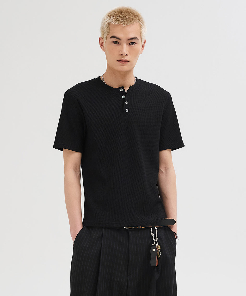 Waffle Henley Neck Semi-Crop T-Shirt [Black]
