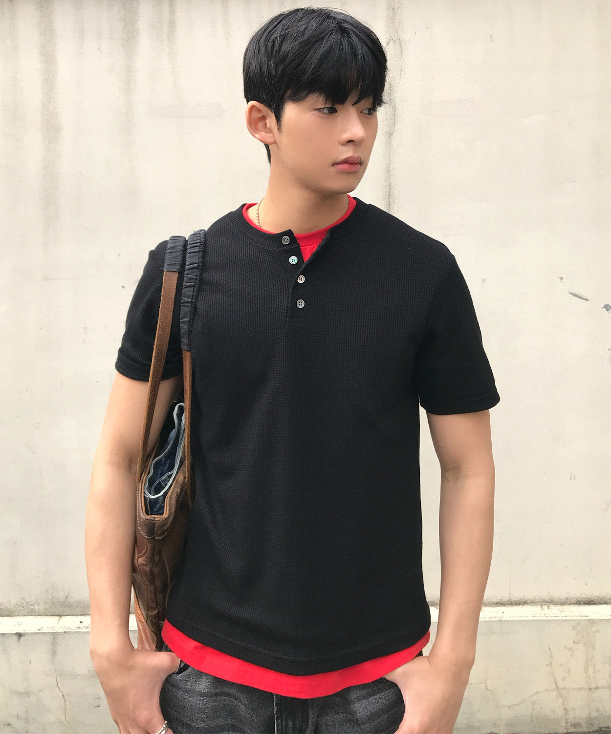 Waffle Henley Neck Semi-Crop T-Shirt [Black]