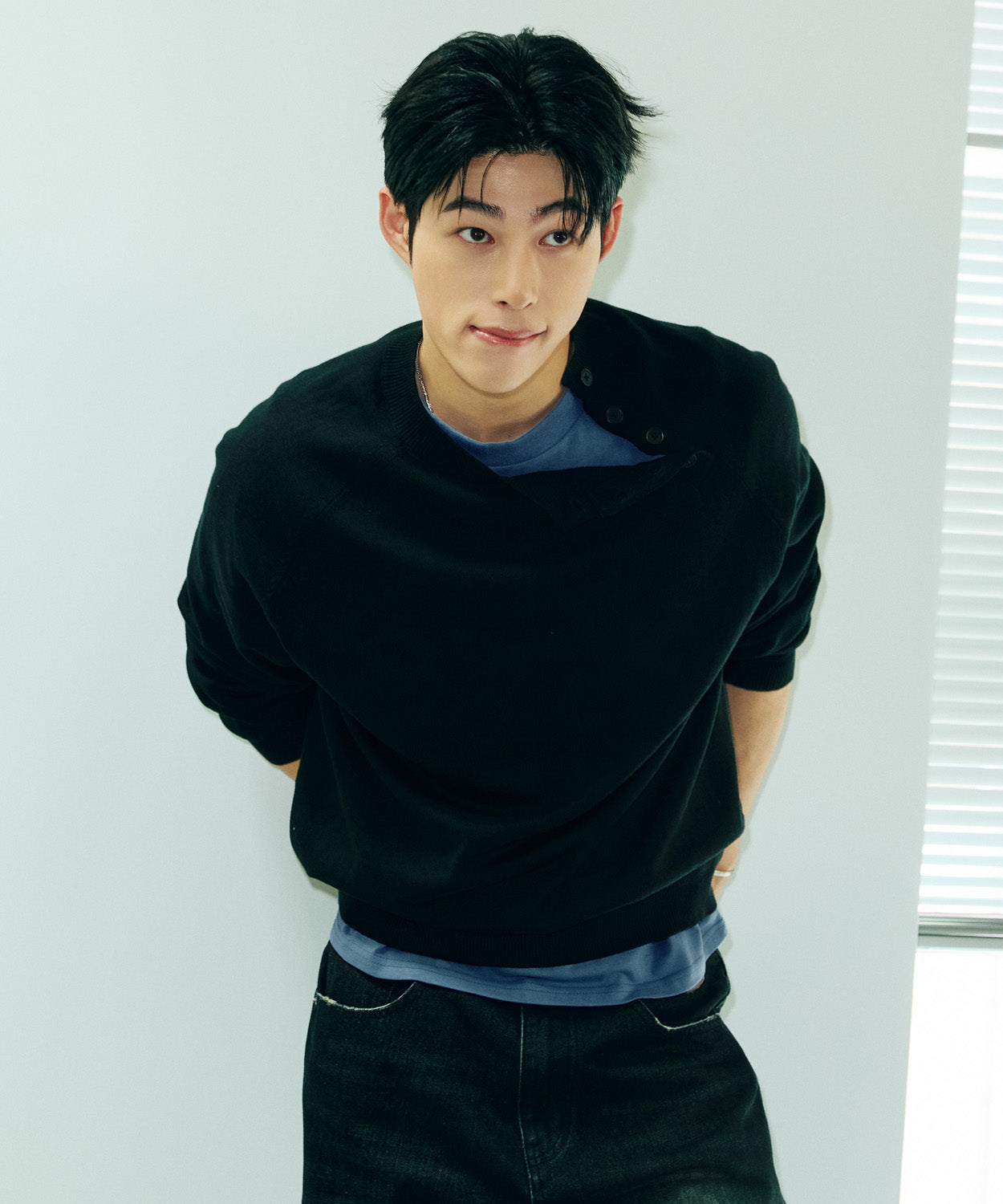 Diagonal Henley Neck Crop Knit [Black]