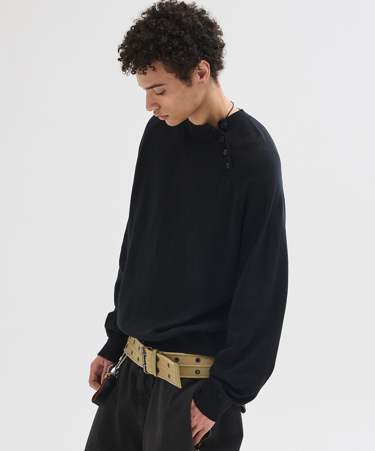Diagonal Henley Neck Crop Knit [Black]