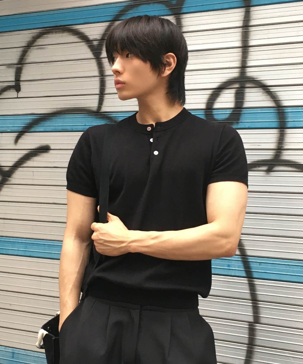 Muscle Fit Henley Neck Short Sleeve Knit [Black]