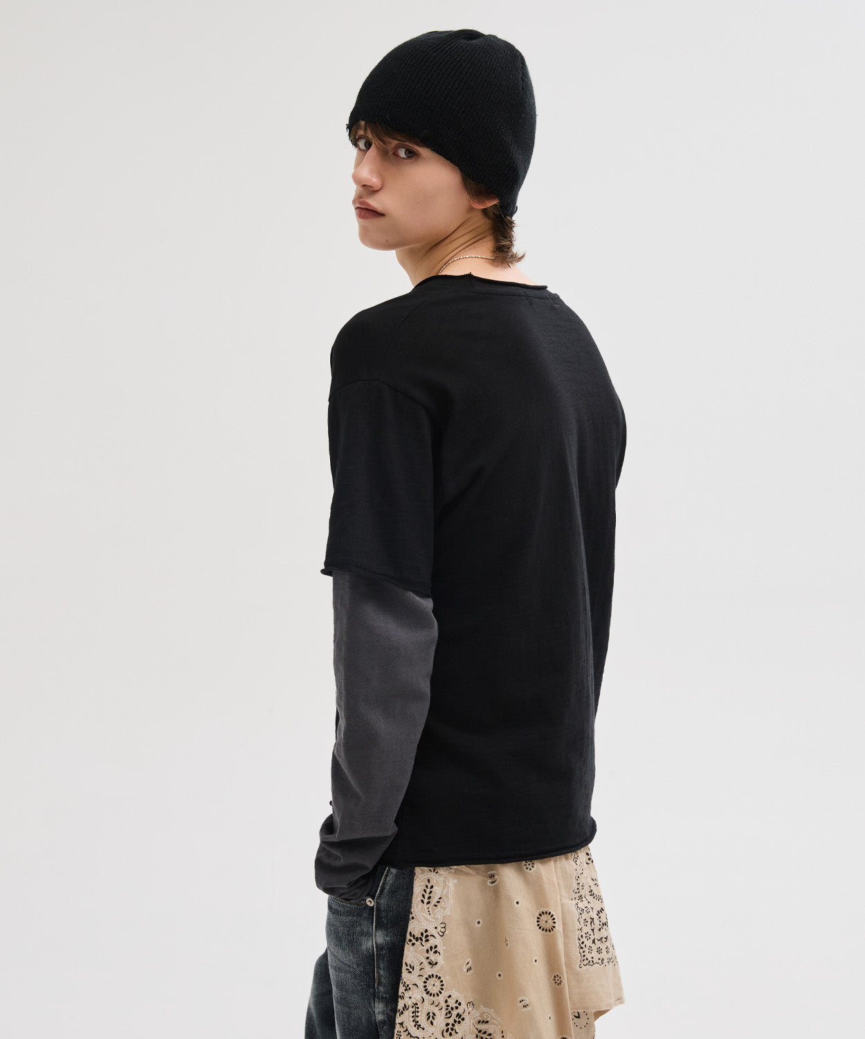 Cut-Off Layered Long Sleeve T-Shirt [Black]