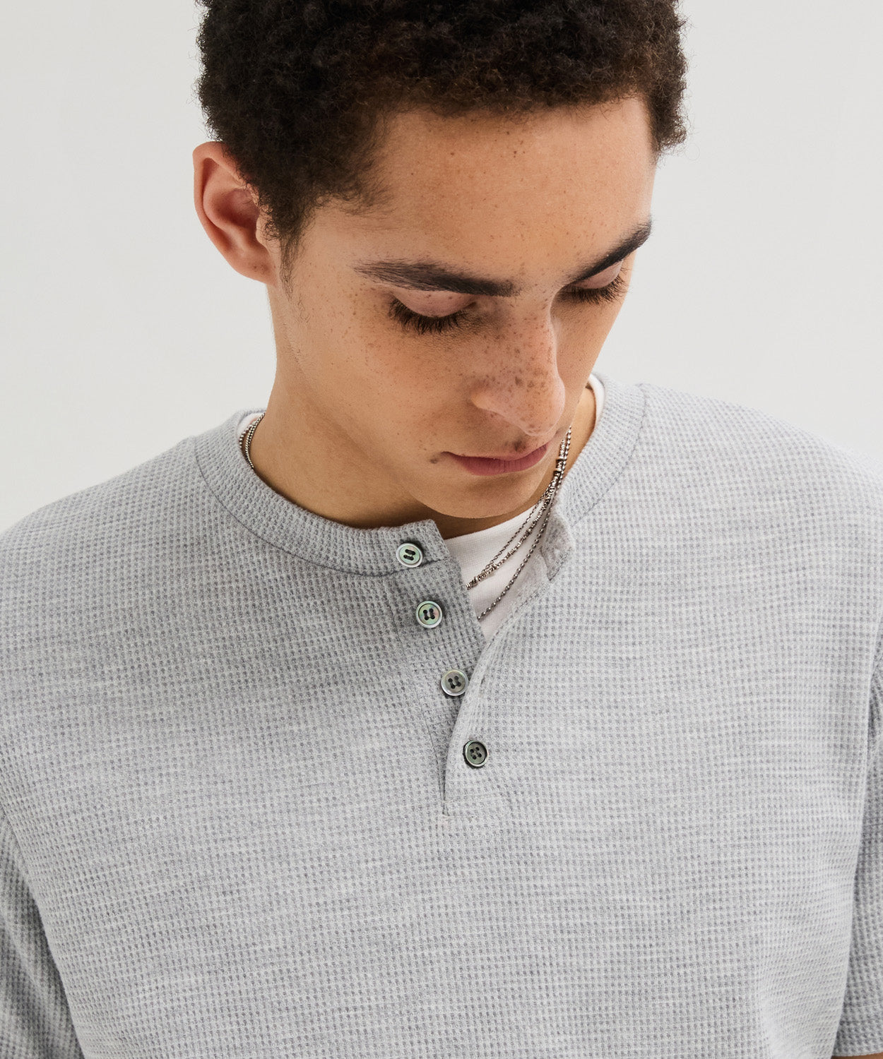 Waffle Henley Neck Semi-Crop T-Shirt [Gray]