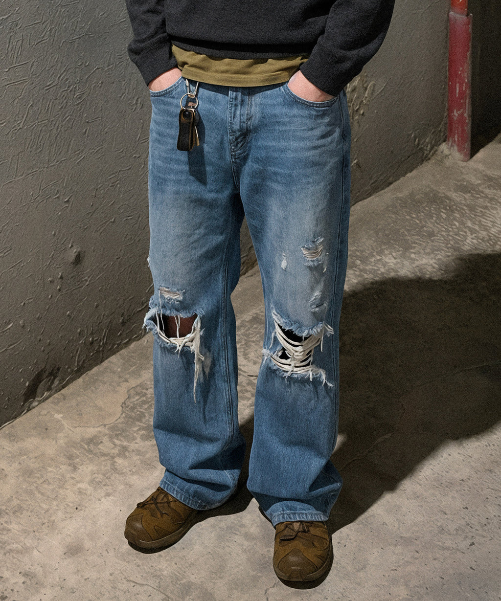 Distressed Flared Denim Pants [Light Blue]