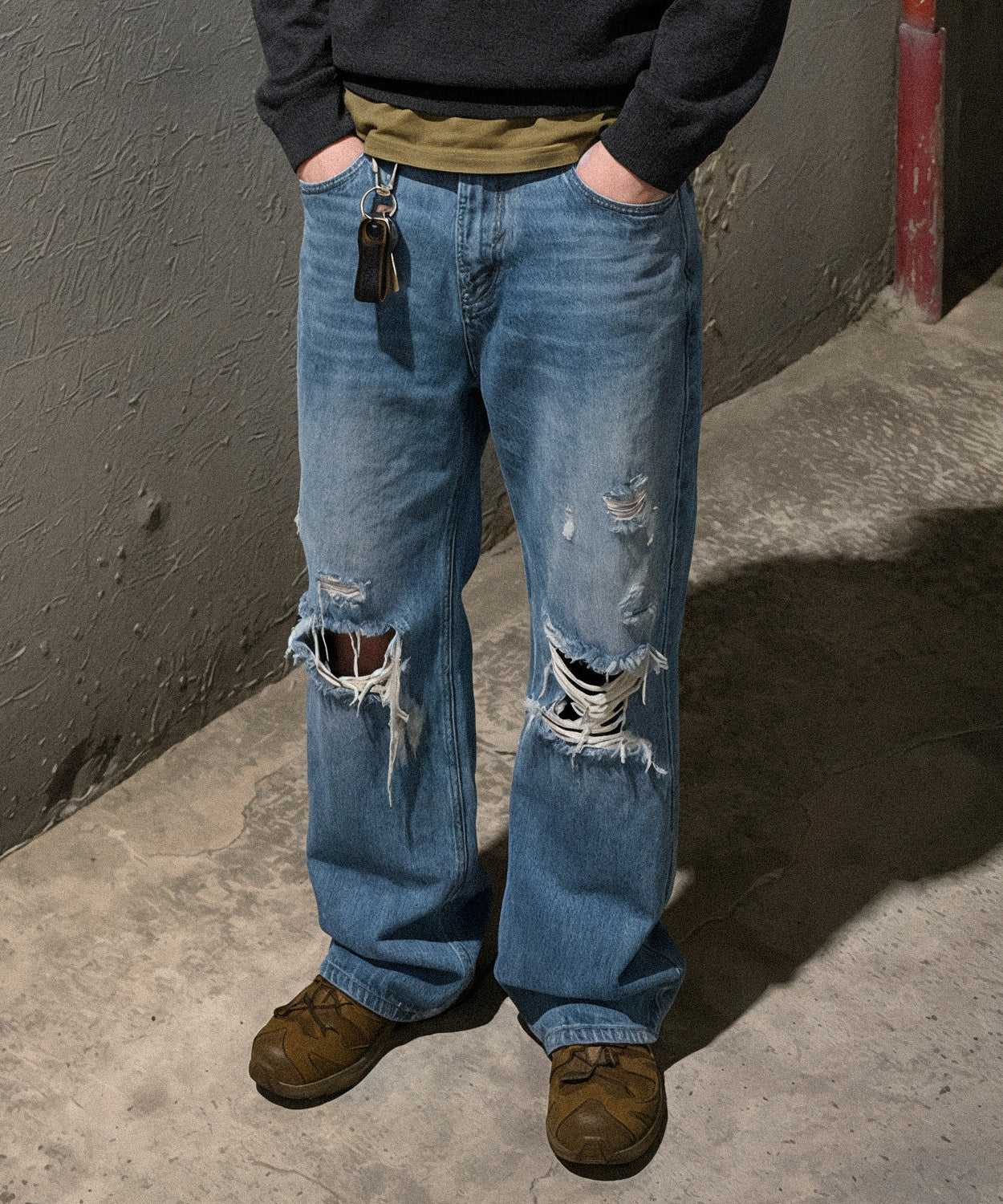 Distressed Flared Denim Pants [Light Blue]
