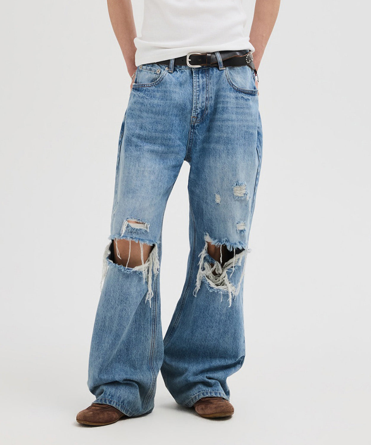 Distressed Flared Denim Pants [Light Blue]
