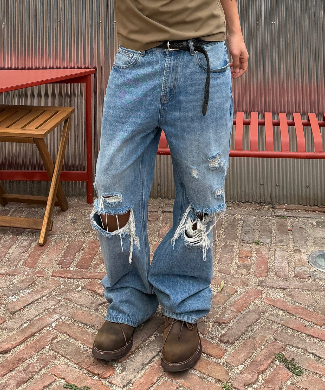 Distressed Flared Denim Pants [Light Blue]