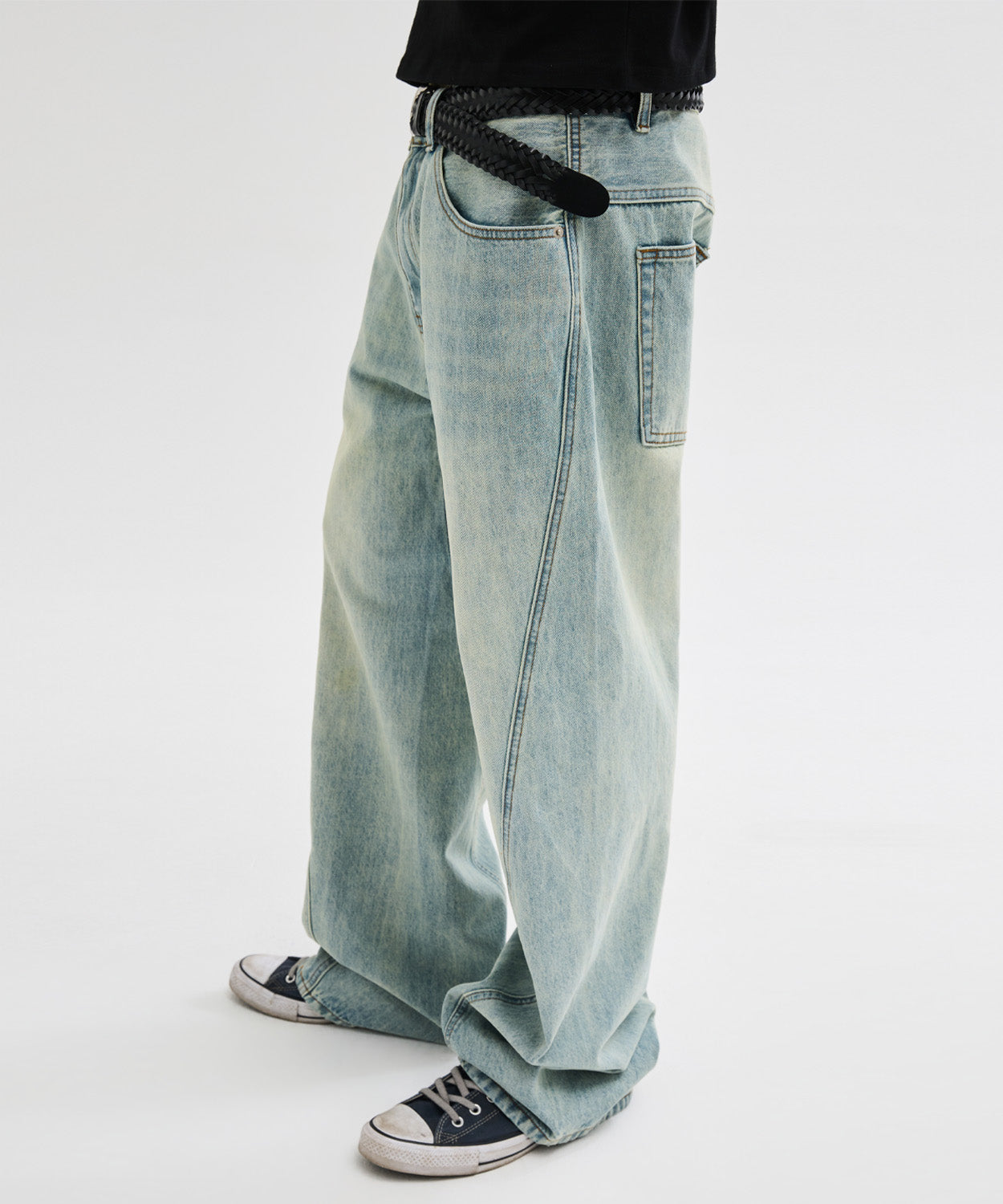 Diagonal Curved Denim Pants [Light Blue]