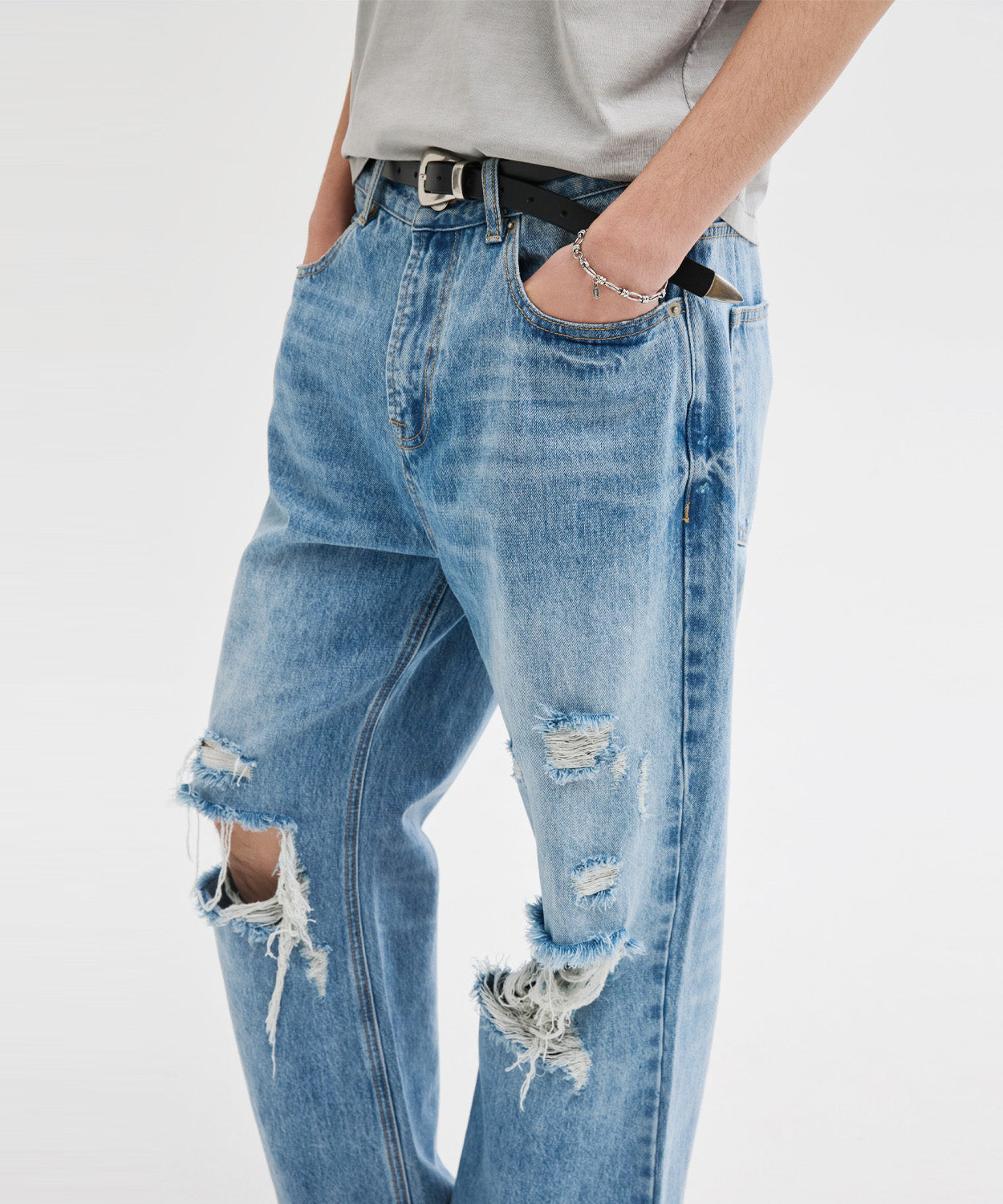 Distressed Flared Denim Pants [Light Blue]