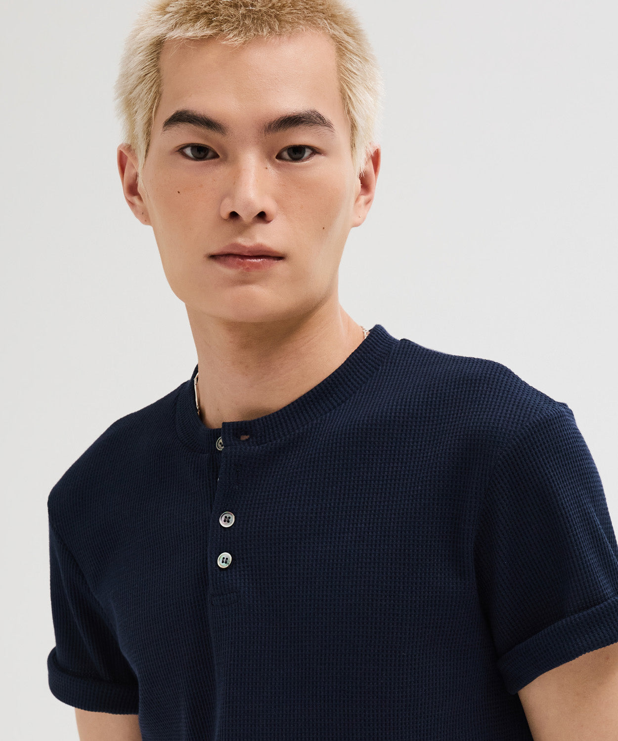 Waffle Henley Neck Semi-Crop T-Shirt [Navy]
