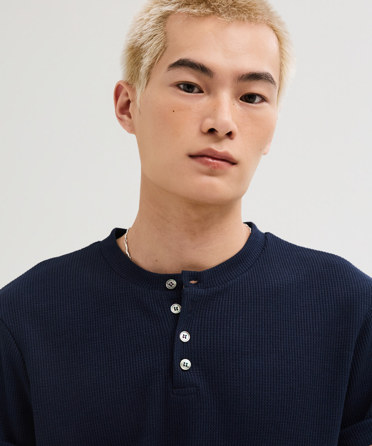 Waffle Henley Neck Semi-Crop T-Shirt [Navy]