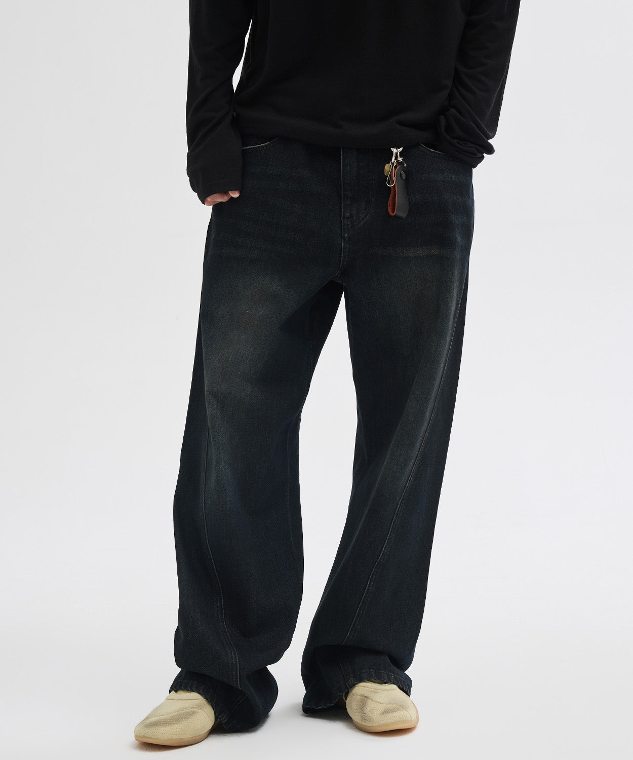 Diagonal Curved Denim Pants [Washed Black]