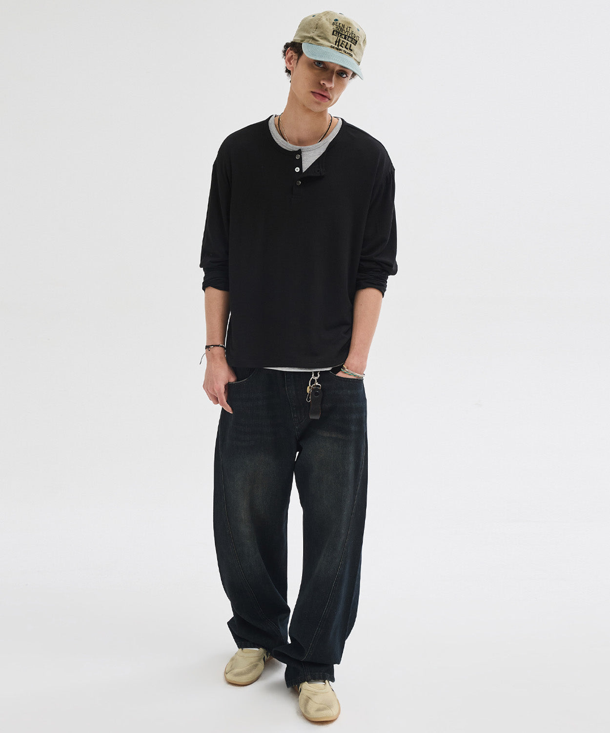 Diagonal Curved Denim Pants [Washed Black]