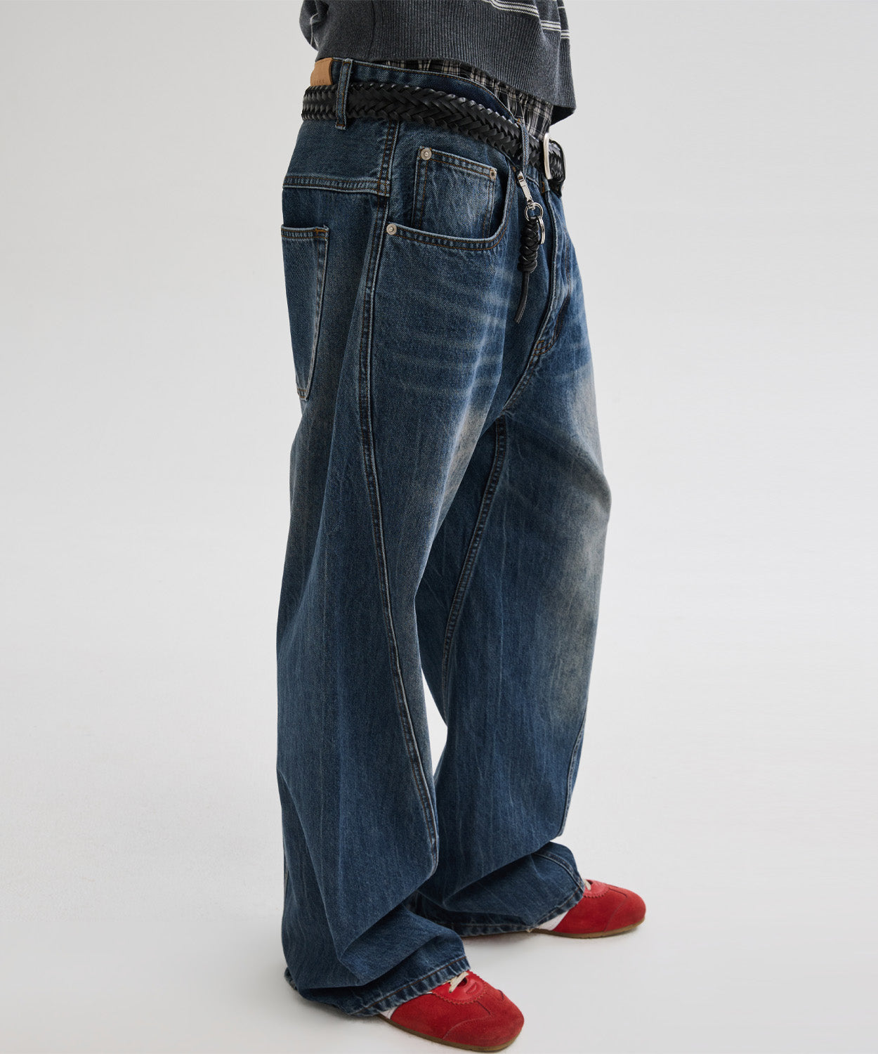 Diagonal Curved Denim Pants [Washed Blue]